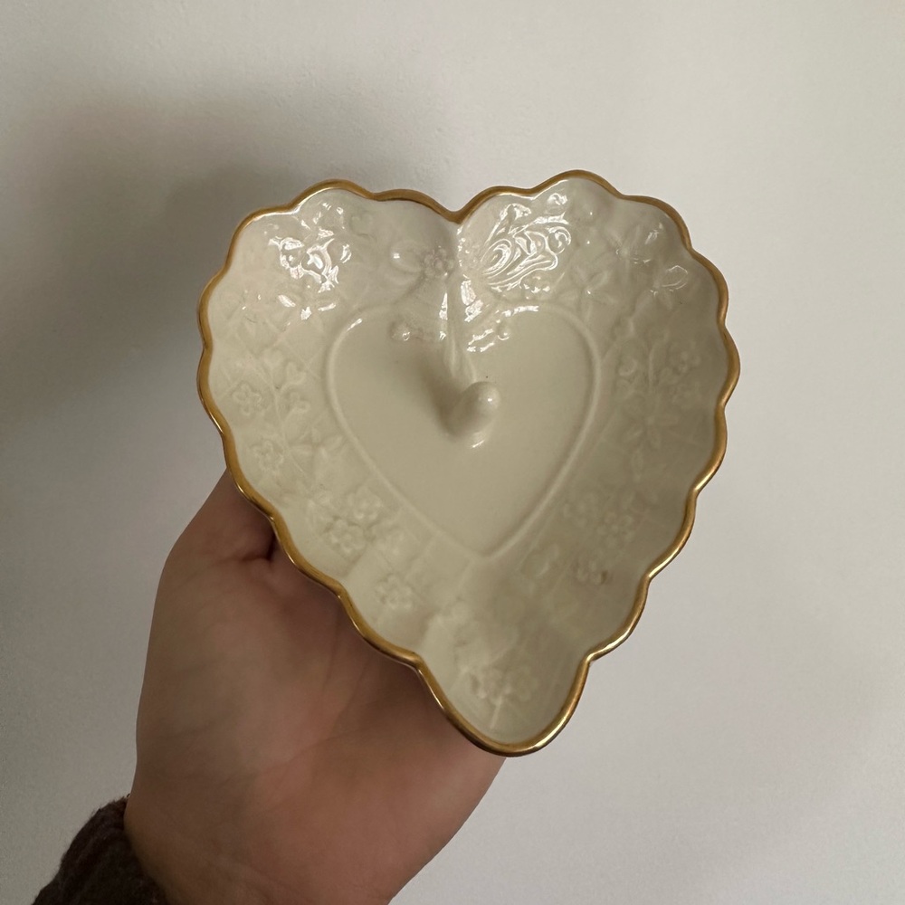 Lenox Heart-Shaped Ivory Trinket Dish with Gold Trim – Vintage – Good Condition